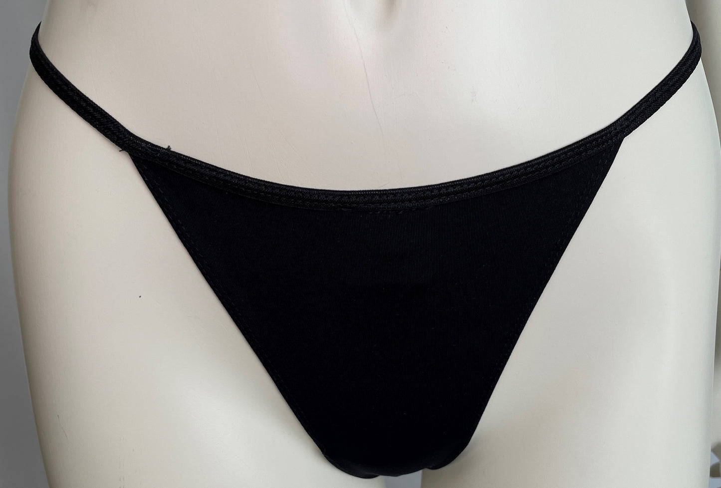 VOVI SIGNATURE BLACK THONG