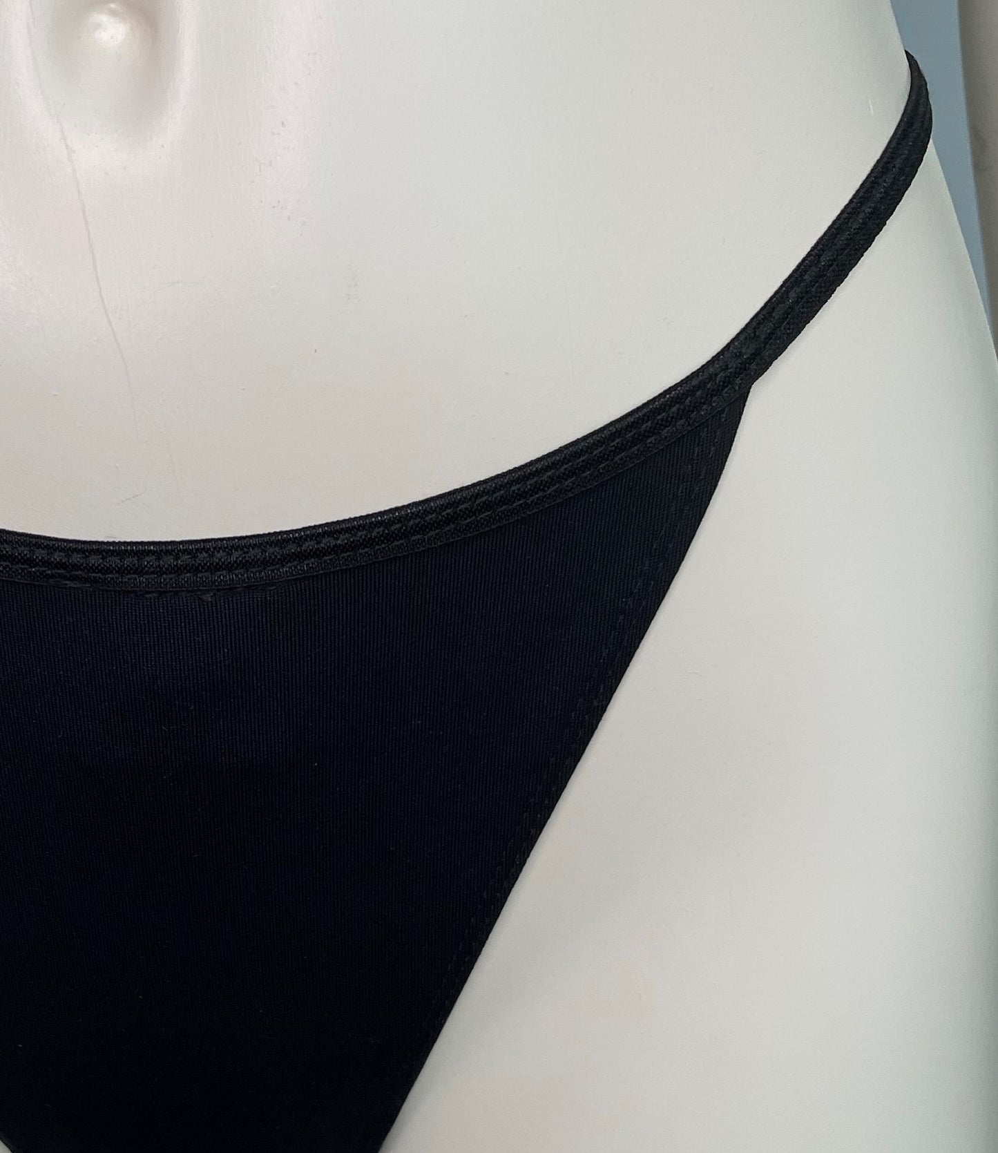 VOVI SIGNATURE BLACK THONG